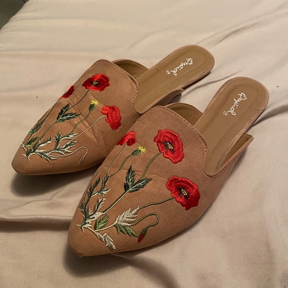 Qupid Shoes - Embroidered Mules